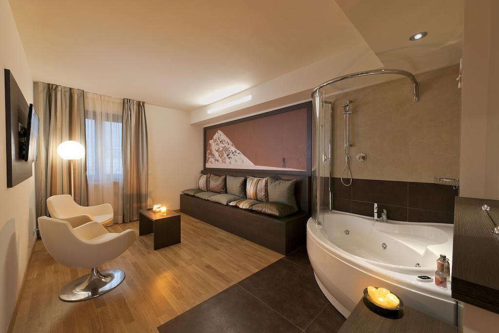 Hb Aosta Hotel & Balcony Spa Quarto foto