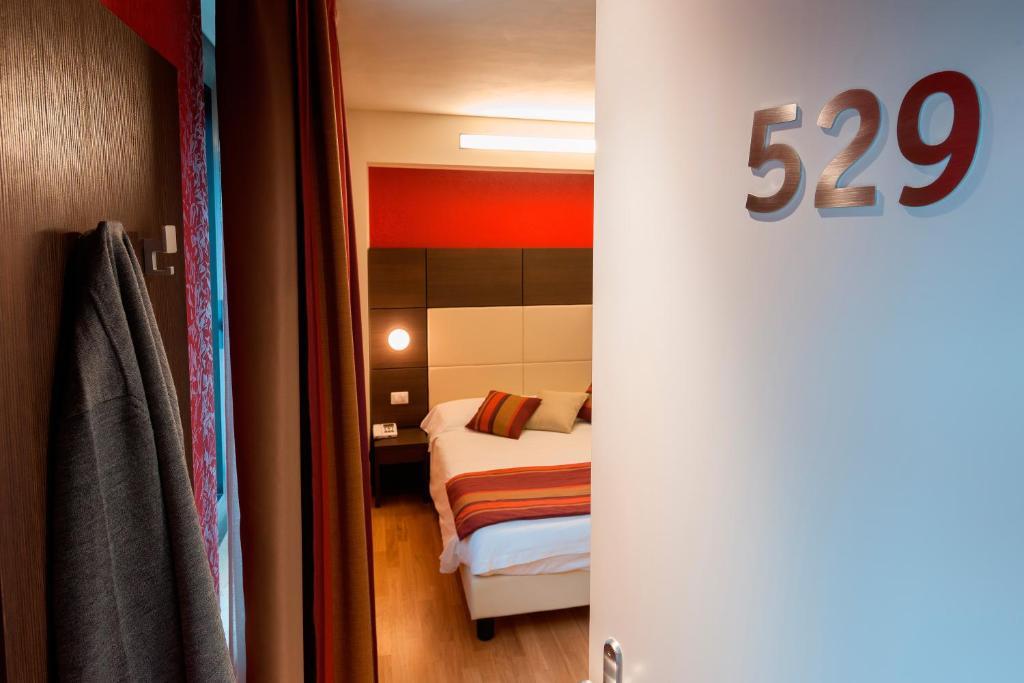 Hb Aosta Hotel & Balcony Spa Quarto foto