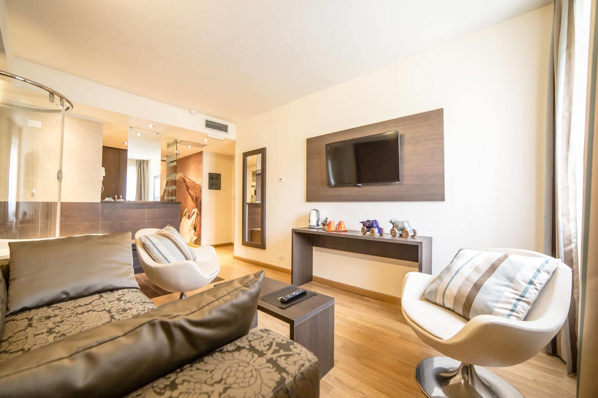 Hb Aosta Hotel & Balcony Spa Exterior foto