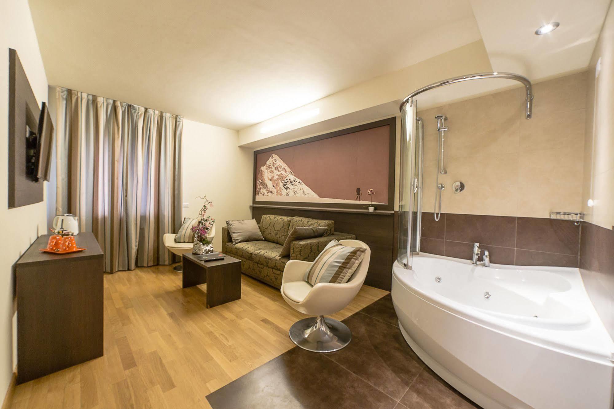 Hb Aosta Hotel & Balcony Spa Exterior foto